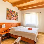 U Tri Ruzi - Adults Only 3*