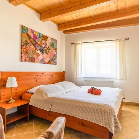 U Tri Ruzi - Adults Only 3*