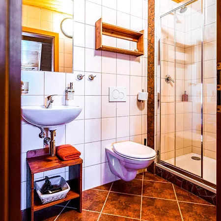 U Tri Ruzi - Adults Only 3*