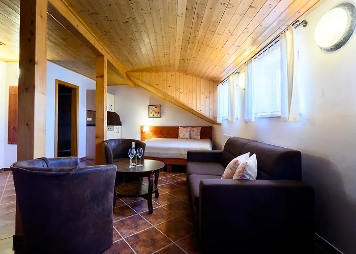 U Tri Ruzi - Adults Only Pensjonat Vrbice