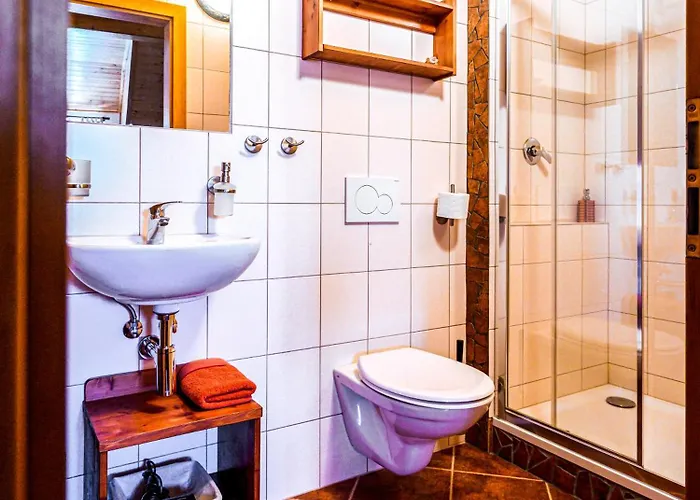 U Tri Ruzi - Adults Only 3*